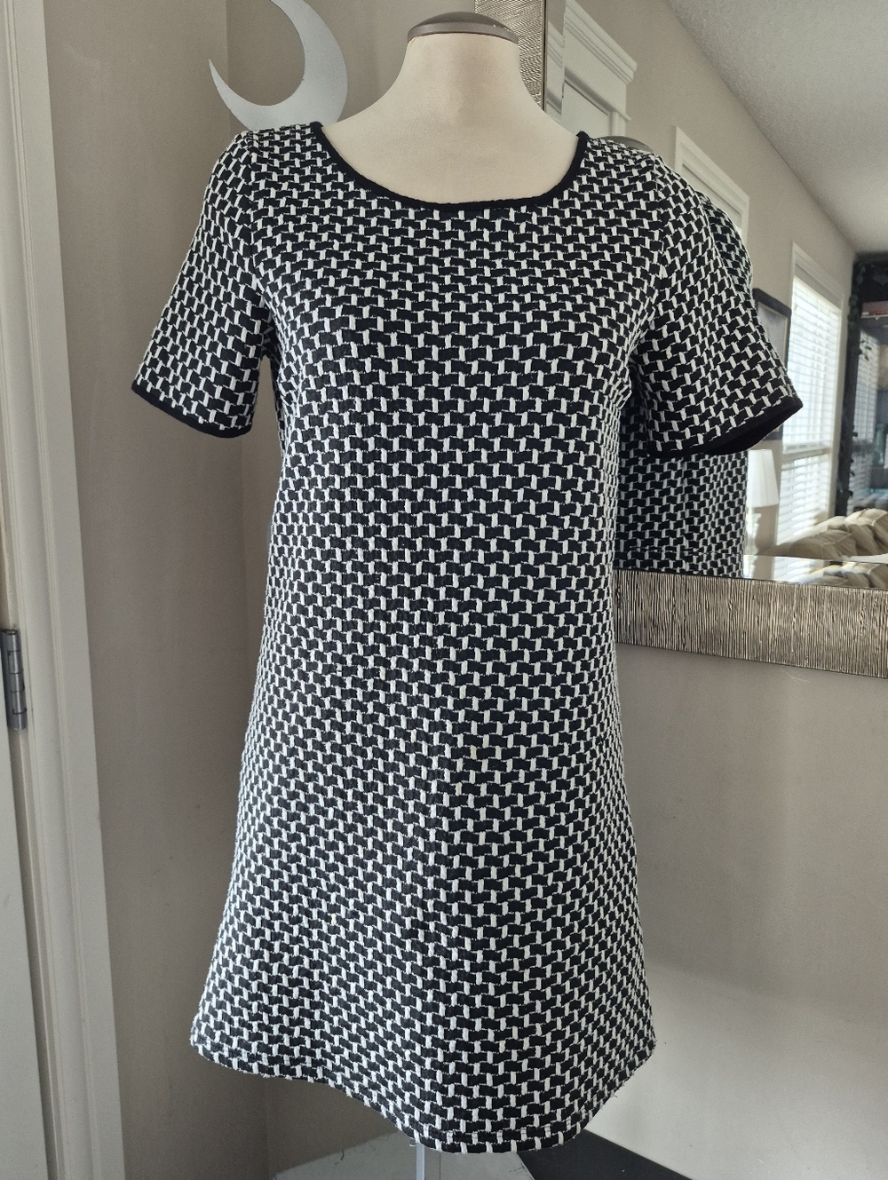 Black & White Patterned Short Sleeve Shift Dress